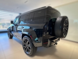 Land Rover Defender OCTA Black 110 P635 2026