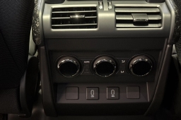 Land Rover Defender OCTA Black 110 P635 2026