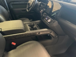 Land Rover Defender OCTA Black 110 P635 2026