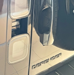 Land Rover Defender OCTA Black 110 P635 2026