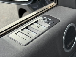 Land Rover Discovery S P300 2025