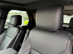Land Rover Discovery S P300 2025