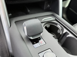 Land Rover Discovery S P300 2025