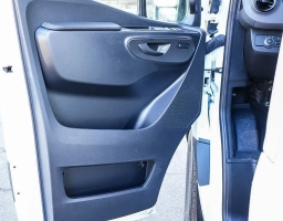 Mercedes-Benz Sprinter Crew Van High Roof 4-Cyl Diesel 2500 High Roof I4 Diesel 170" RWD 2026