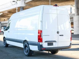 Mercedes-Benz Sprinter Crew Van High Roof 4-Cyl Diesel 2500 High Roof I4 Diesel 170" RWD 2026