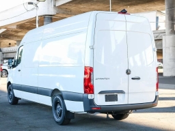 Mercedes-Benz Sprinter Crew Van High Roof 4-Cyl Diesel 2500 High Roof I4 Diesel 170" RWD 2026