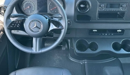 Mercedes-Benz Sprinter Crew Van High Roof 4-Cyl Diesel 2500 High Roof I4 Diesel 170" RWD 2026