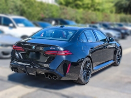 BMW M5 Base (A8) Sedan 2026