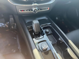 Volvo XC60 Core B5 AWD 2025