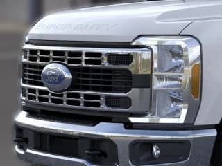 Ford Super Duty F-250 SRW XLT 4WD Crew Cab 8' Box