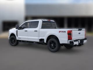 Ford Super Duty F-250 SRW XL 4WD Crew Cab 6.75' Box