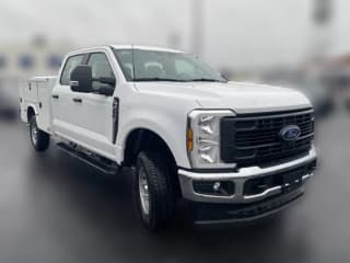Ford Super Duty F-350 SRW XL 4WD Crew Cab 8' Box