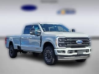 Ford Super Duty F-350 SRW Platinum 4WD Crew Cab 8' Box