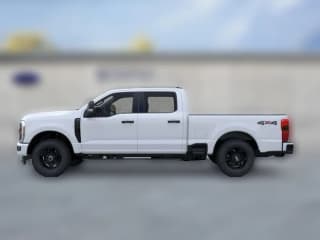 Ford Super Duty F-350 SRW XL 4WD Crew Cab 6.75' Box