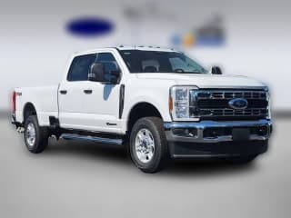 Ford Super Duty F-350 SRW XLT 4WD Crew Cab 8' Box