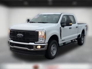 Ford Super Duty F-350 SRW XL 4WD Crew Cab 6.75' Box