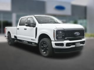 Ford Super Duty F-350 SRW XL 4WD Crew Cab 8' Box