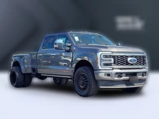 Ford Super Duty F-350 DRW Platinum 4WD Crew Cab 8' Box