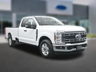 Ford Super Duty F-350 SRW XLT 2WD SuperCab 8' Box