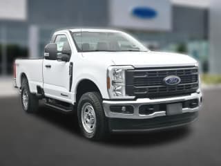 Ford Super Duty F-350 SRW XL 4WD Reg Cab 8' Box