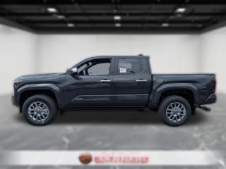 Toyota Tacoma 4WD Limited Double Cab 5' Bed AT (Natl)