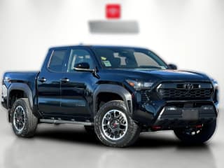 Toyota Tacoma 4WD TRD Off Road Double Cab 5' Bed AT (Natl)