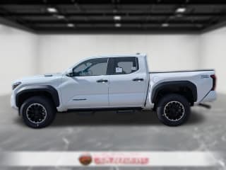 Toyota Tacoma 4WD TRD Off Road Hybrid Double Cab 5' Bed AT (Natl)