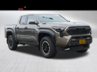 Toyota Tacoma 4WD TRD Off Road Hybrid Double Cab 5' Bed AT (Natl)