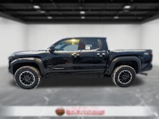 Toyota Tacoma 4WD TRD Off Road Hybrid Double Cab 5' Bed AT (Natl)