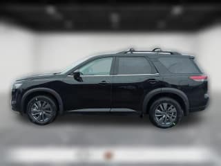 Nissan Pathfinder SV 4WD