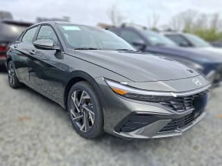 Hyundai Elantra Limited IVT