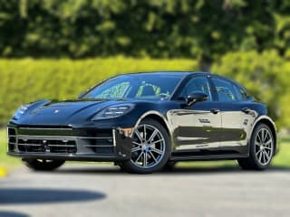 Porsche Panamera Base RWD