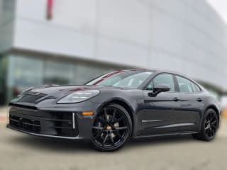 Porsche Panamera Base RWD
